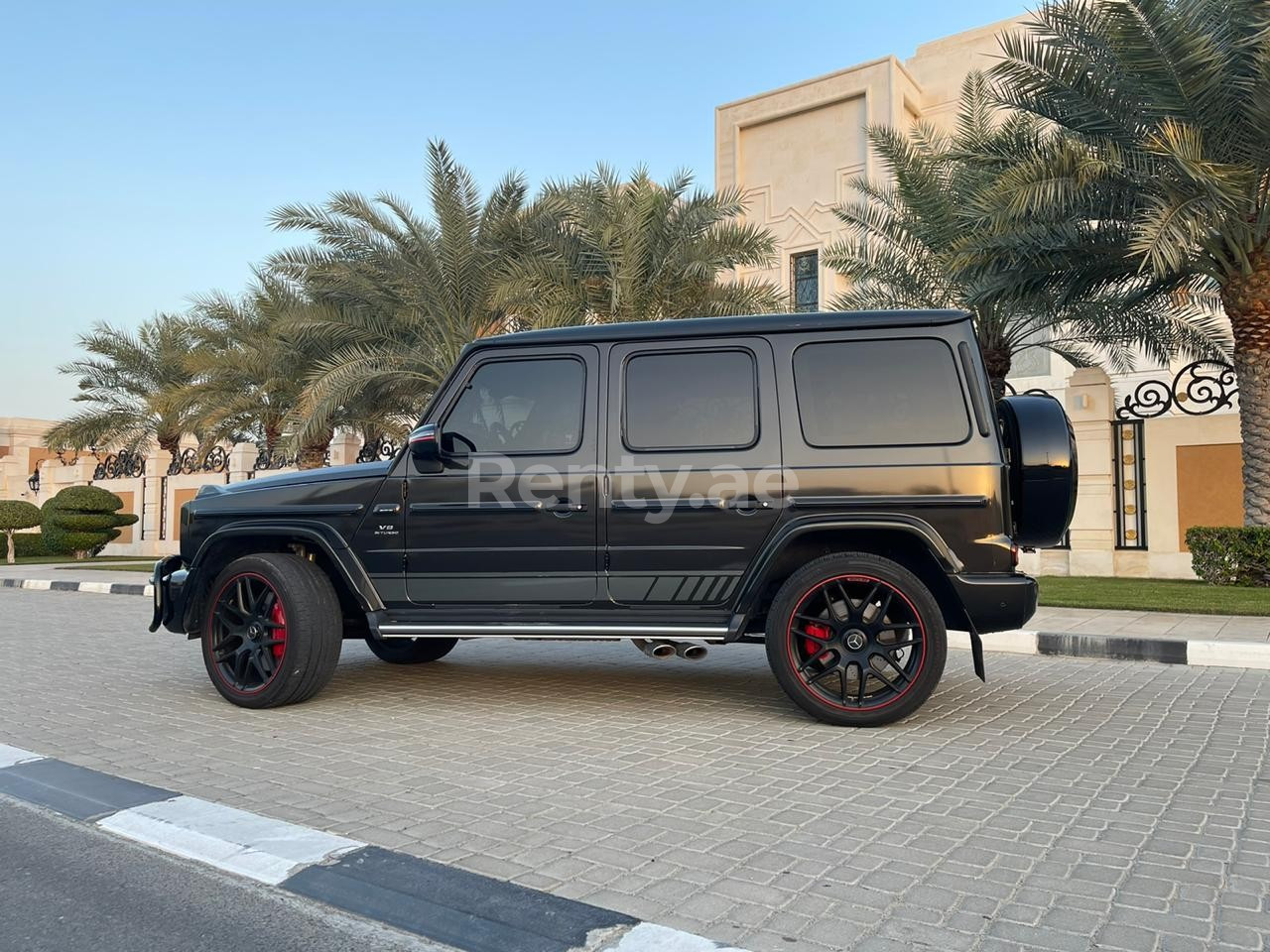 Negro Mercedes G63 AMG Edition 1 en alquiler en Dubai 2