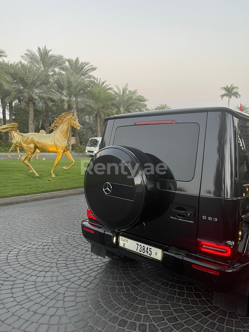 Schwarz Mercedes G63 AMG Edition 1 zur Miete in Abu-Dhabi 3