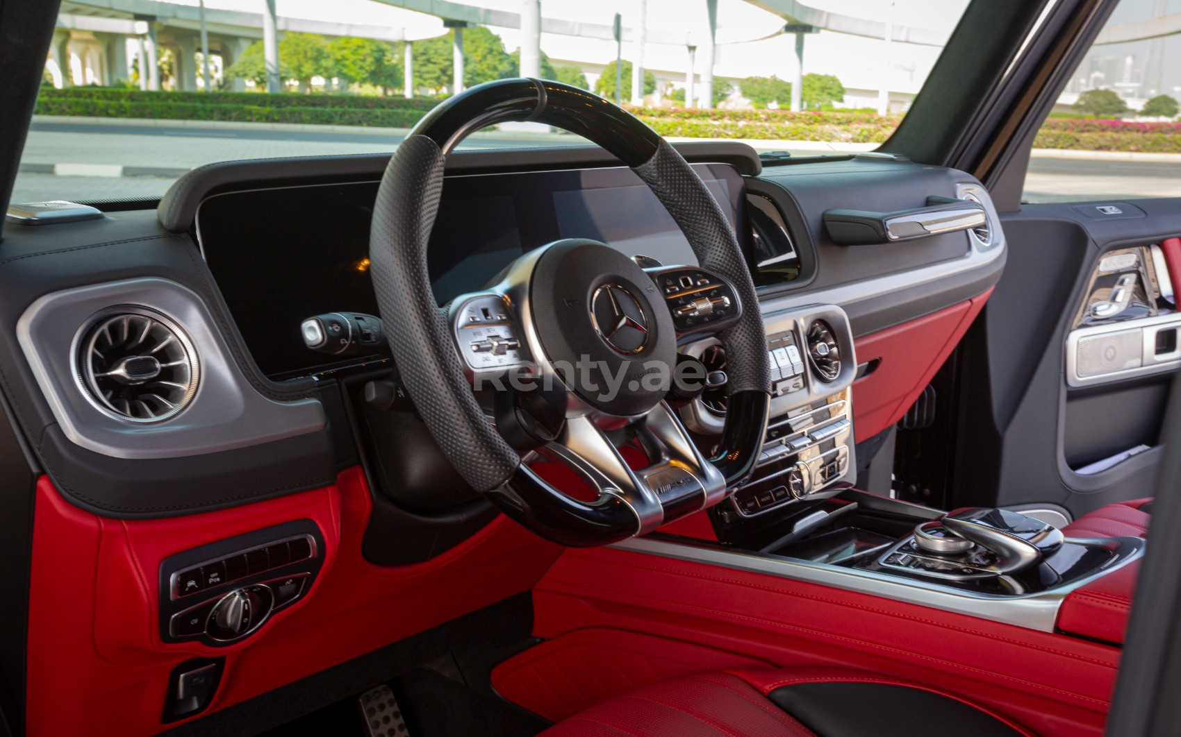 Negro Mercedes G63 AMG en alquiler en Abu-Dhabi 3