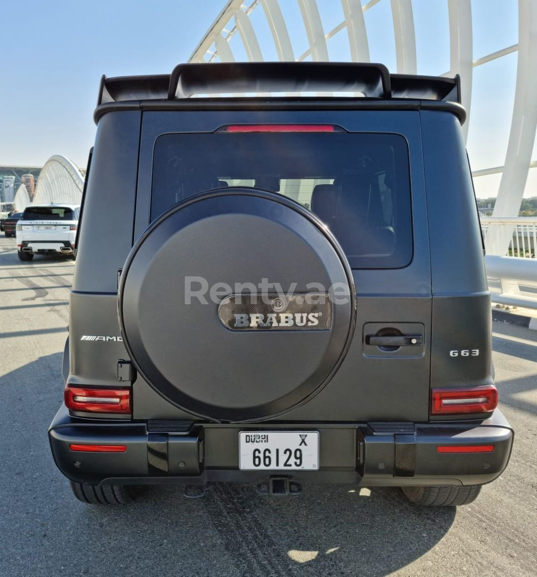 在阿布扎比租赁黑色 Mercedes G63 Brabus kit 1