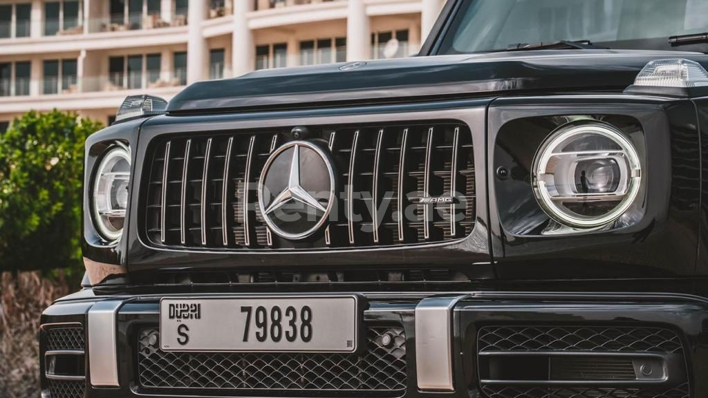 Nero Mercedes G63 class in affitto a Dubai 1