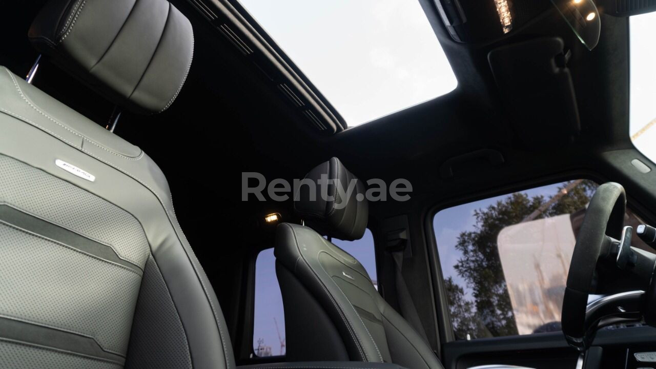 Black Mercedes G63 class for rent in Dubai 3