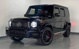 Noir Mercedes G63 class en location à Sharjah