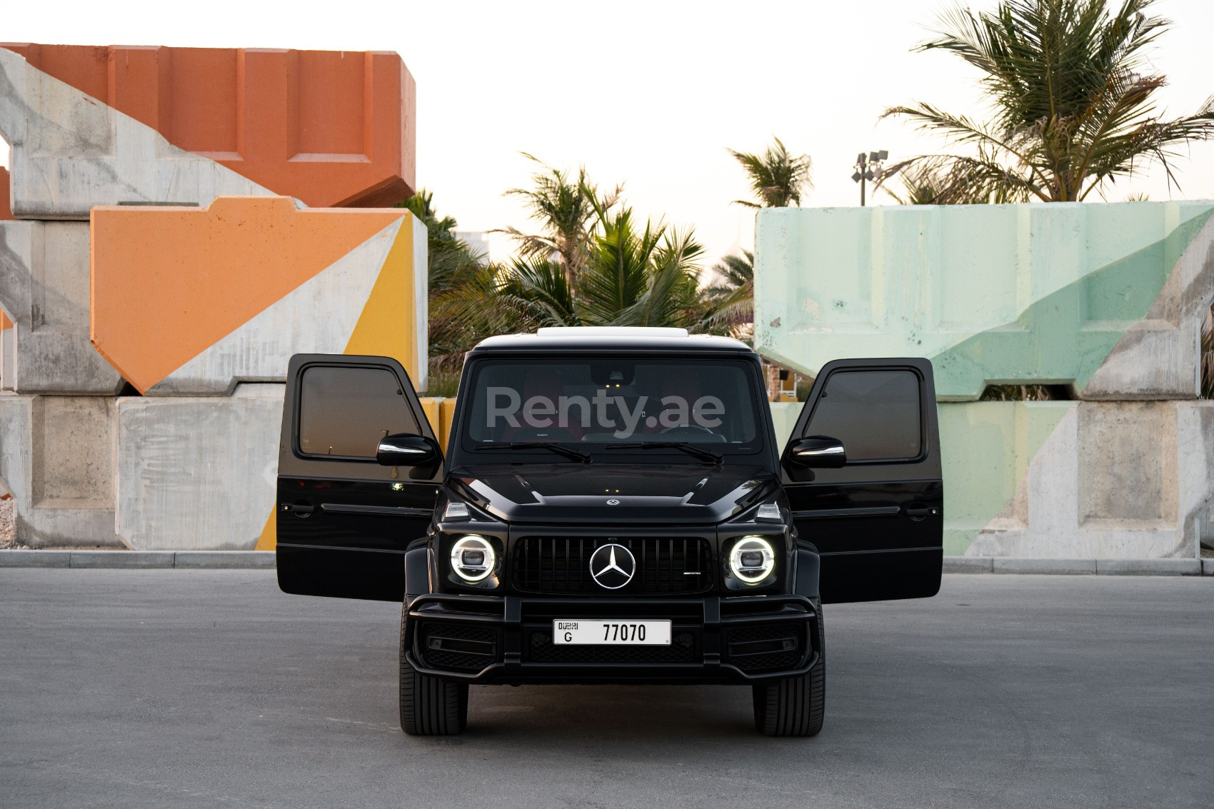 أسود Mercedes G63 AMG للإيجار في دبي 0