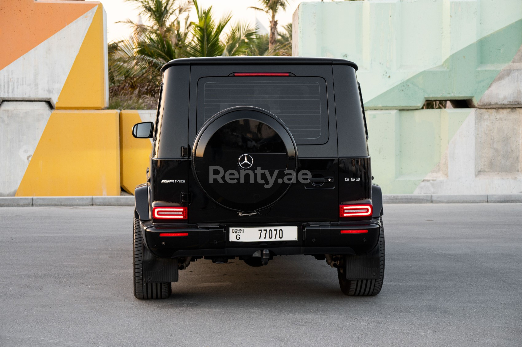 Schwarz Mercedes G63 AMG zur Miete in Abu-Dhabi 1