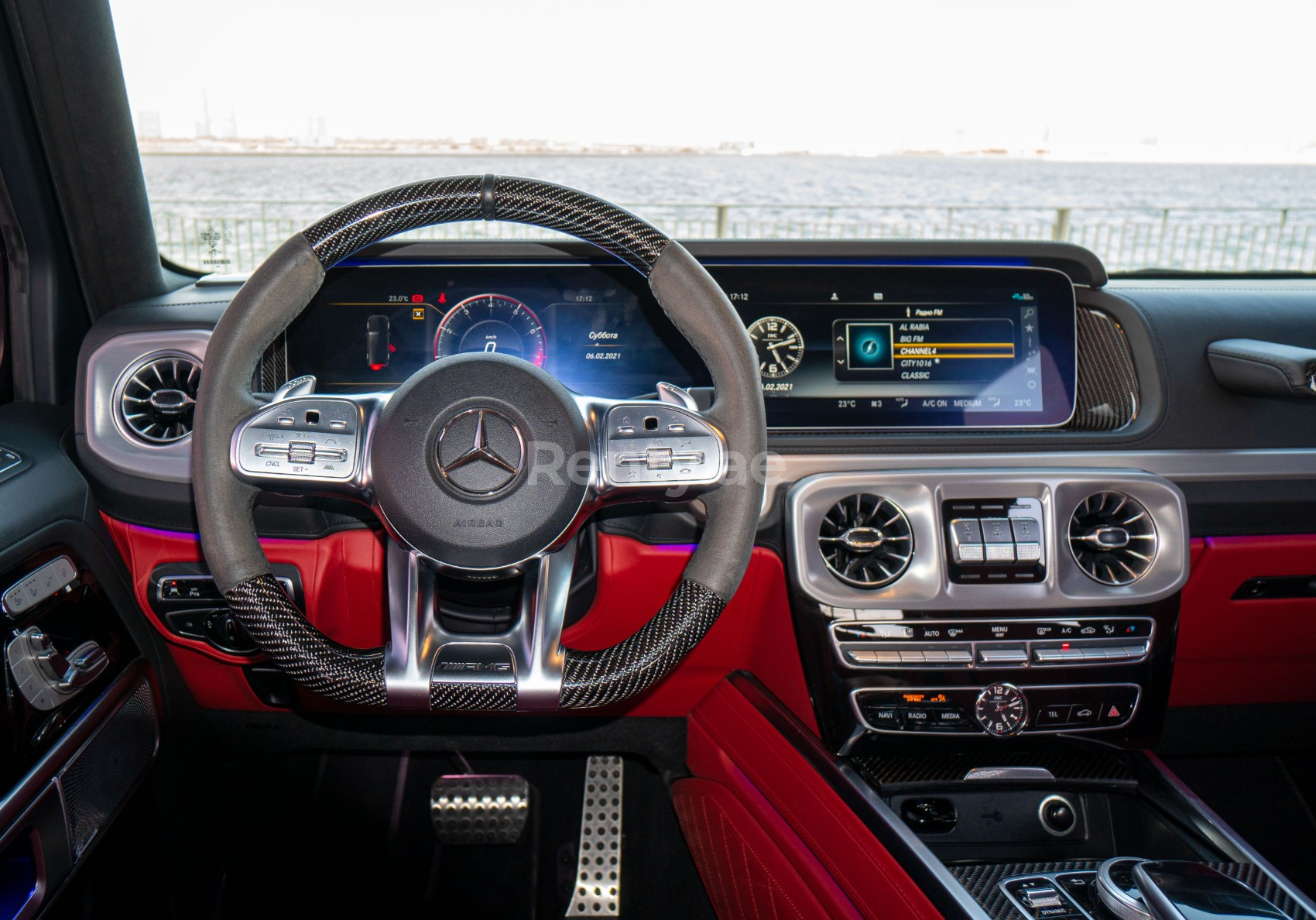 Noir Mercedes G63 AMG en location à Abu-Dhabi 3