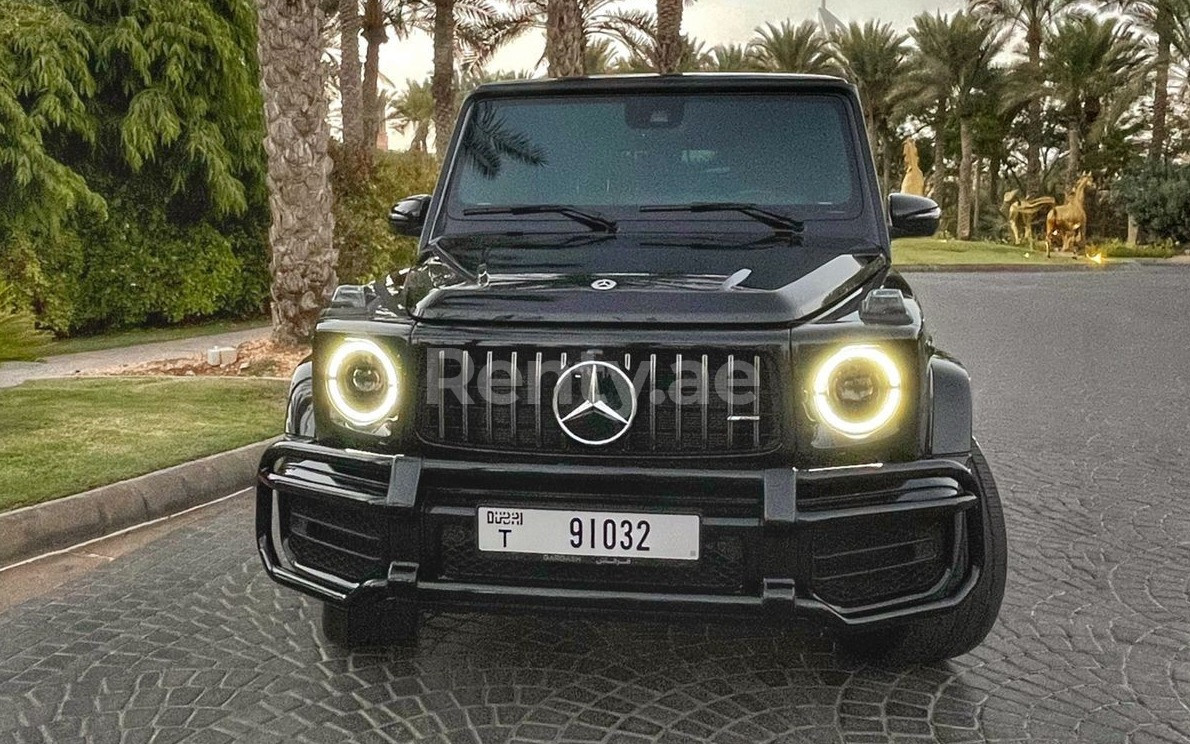 Schwarz Mercedes G class zur Miete in Sharjah