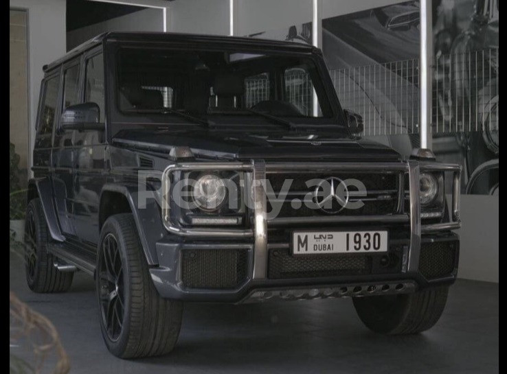 Negro Mercedes G63 en alquiler en Dubai