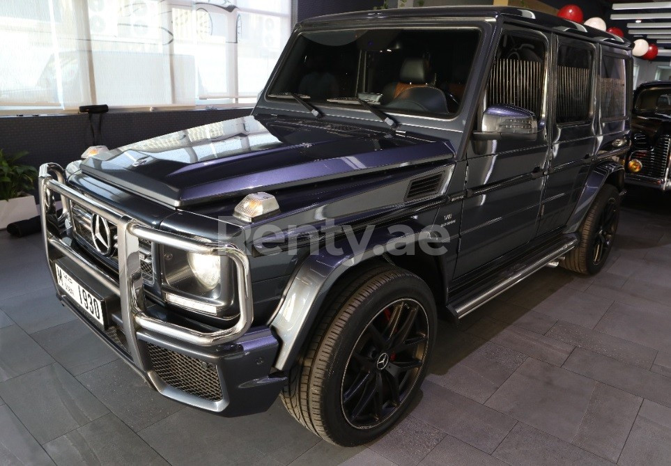 Negro Mercedes G63 en alquiler en Abu-Dhabi 4