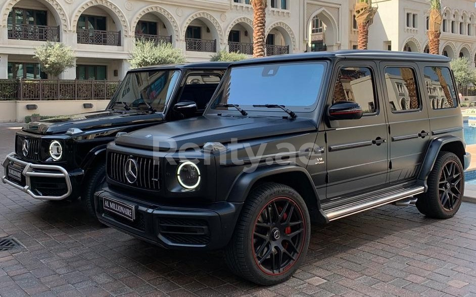 Negro Mercedes G63 en alquiler en Dubai