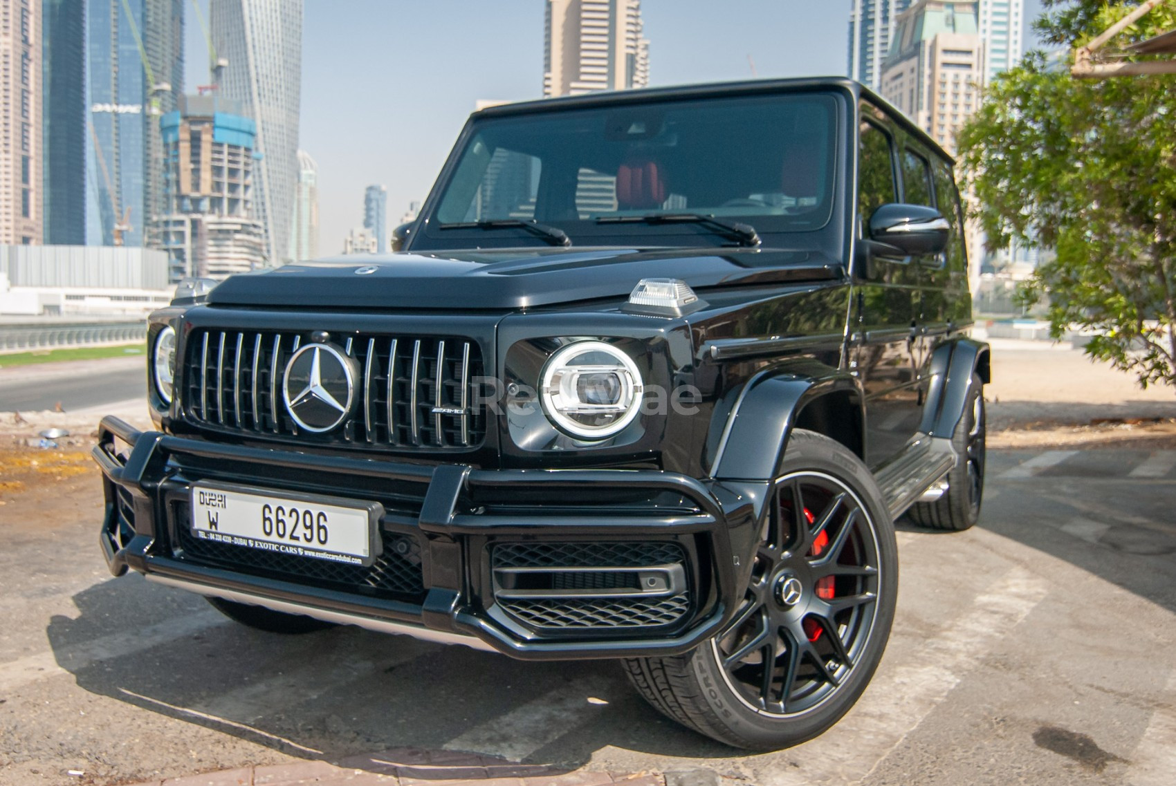 Negro Mercedes G63 en alquiler en Dubai 1