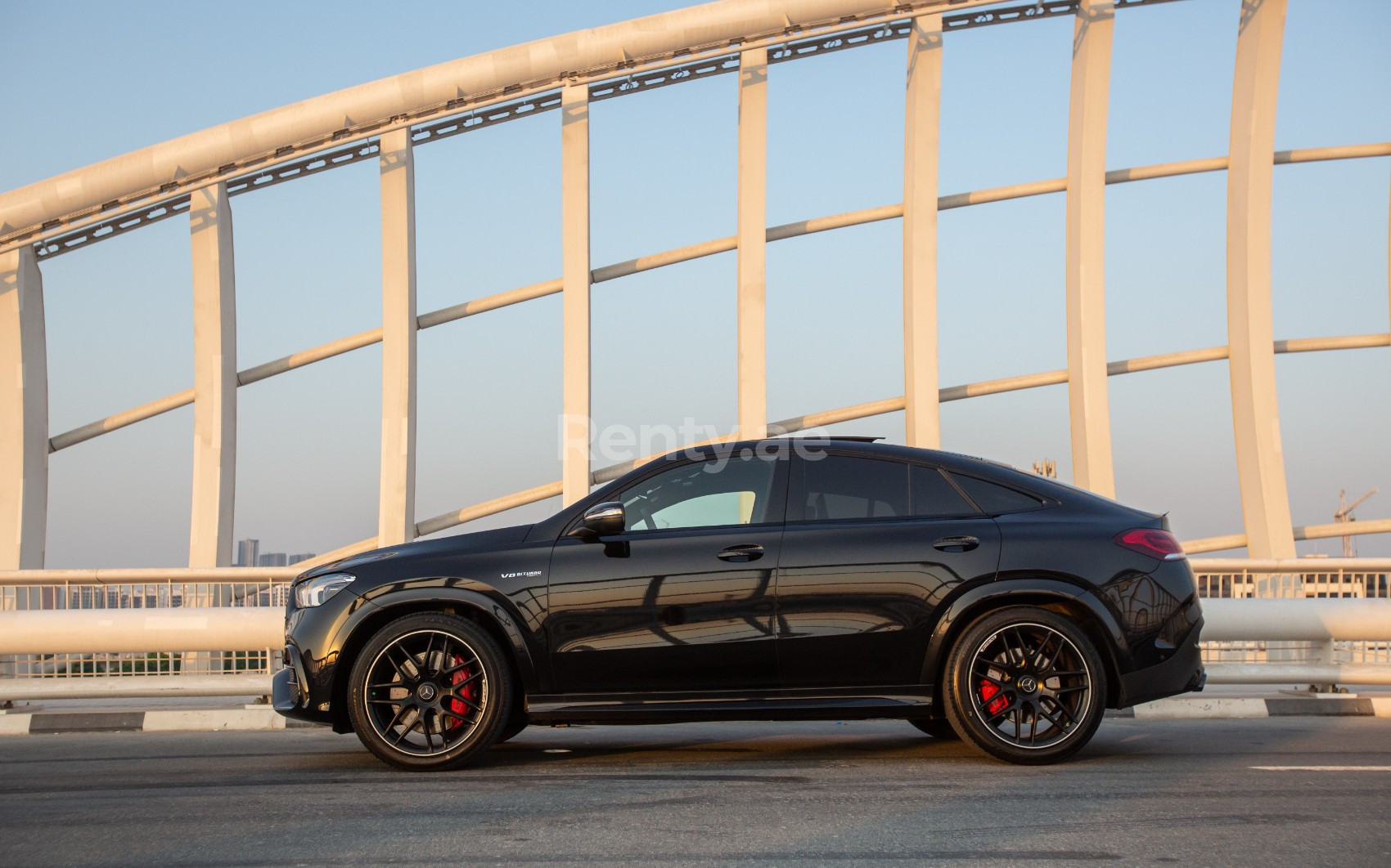 Nero Mercedes GLE 63s Coupe in affitto a Dubai 1