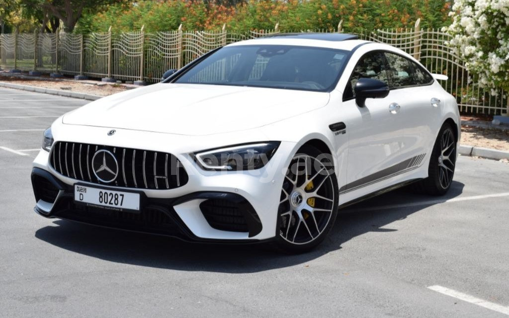 Weiß Mercedes GT 63 S 4MATIC zur Miete in Dubai