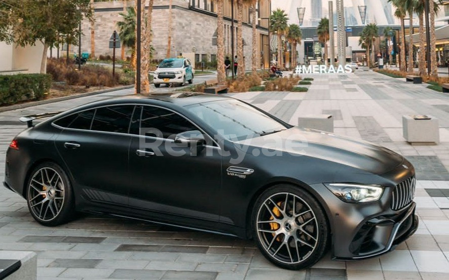 Noir Mercedes GT 63s en location à Abu-Dhabi