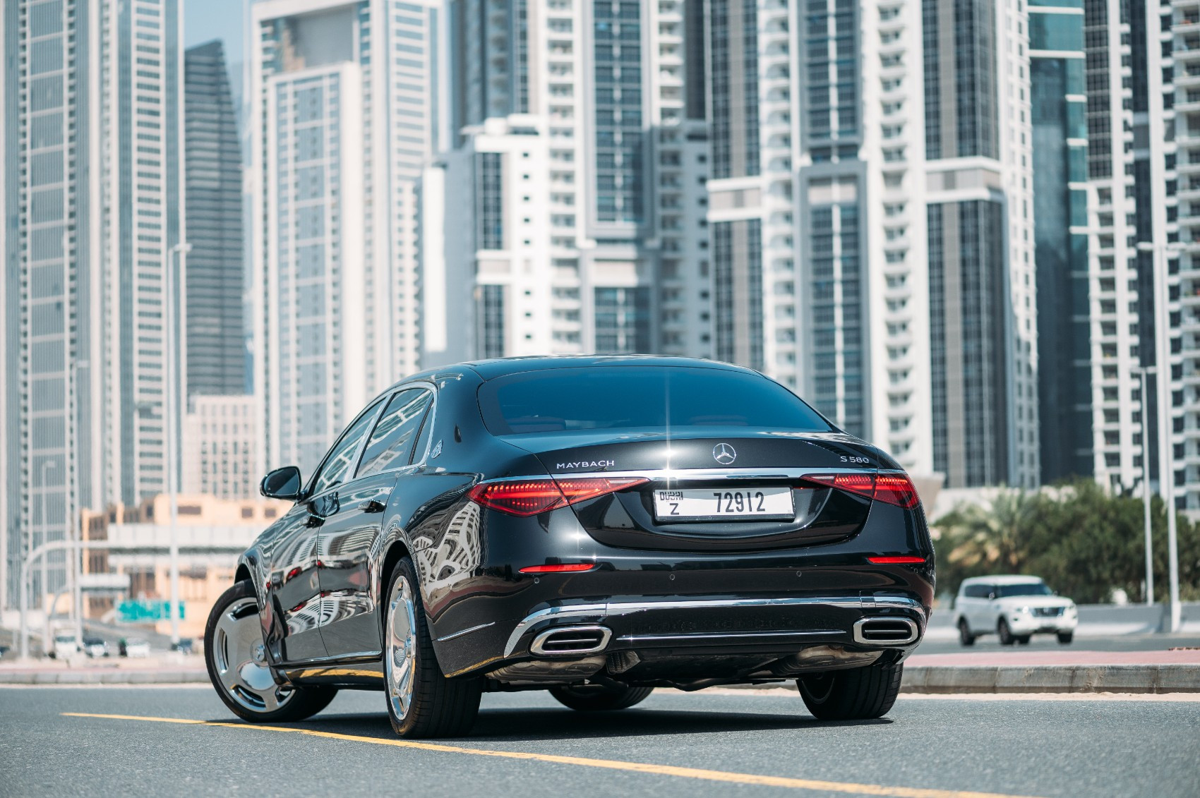 Negro Mercedes Maybach S580 en alquiler en Sharjah 2