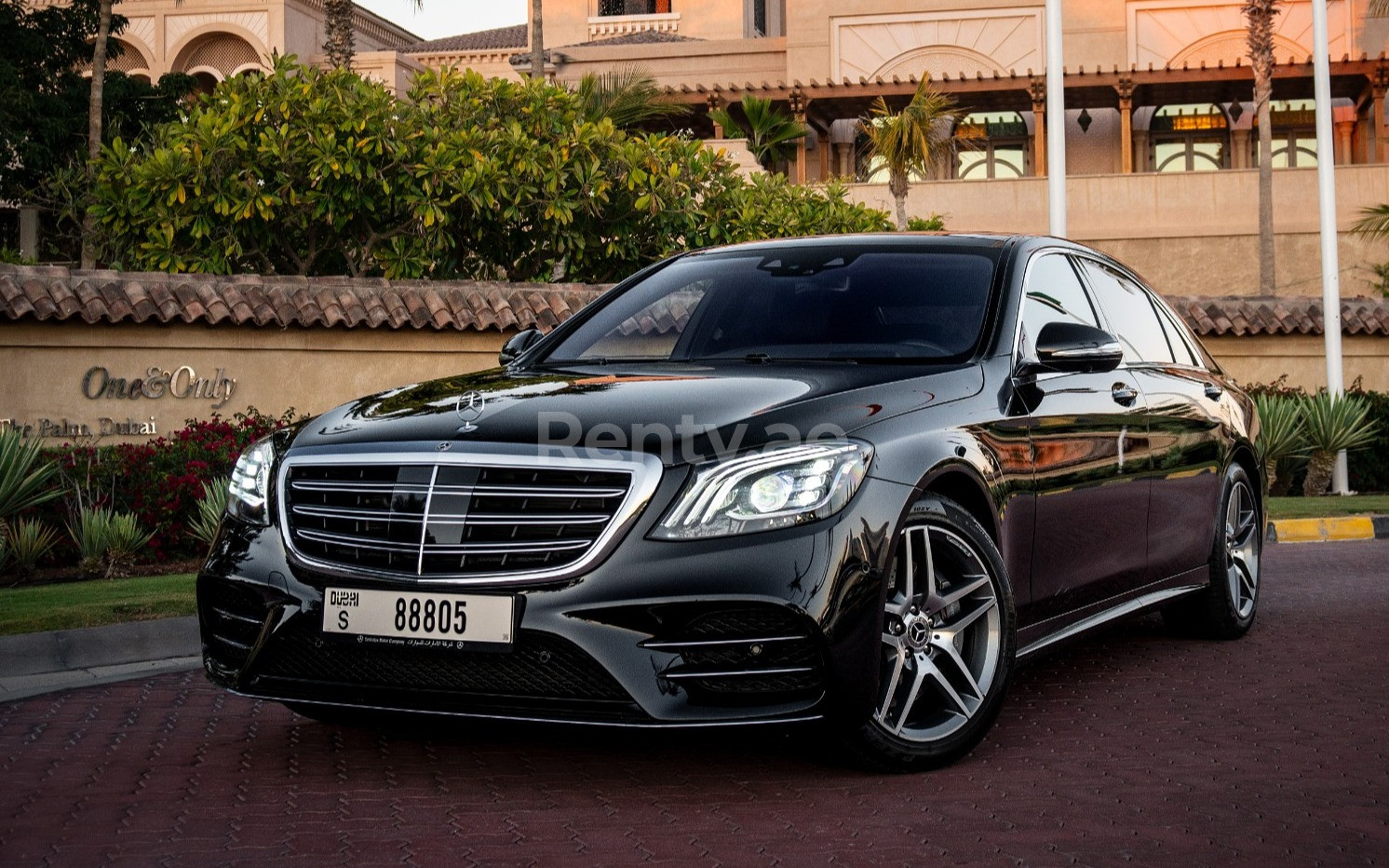 أسود Mercedes S 560 4matic للإيجار في الشارقة