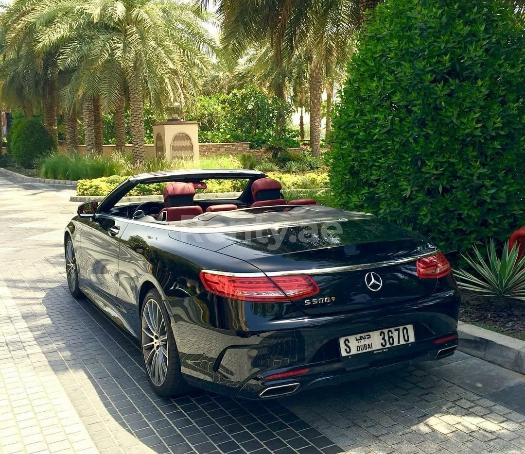 Black Mercedes S500 Cabriolet for rent in Abu-Dhabi 3