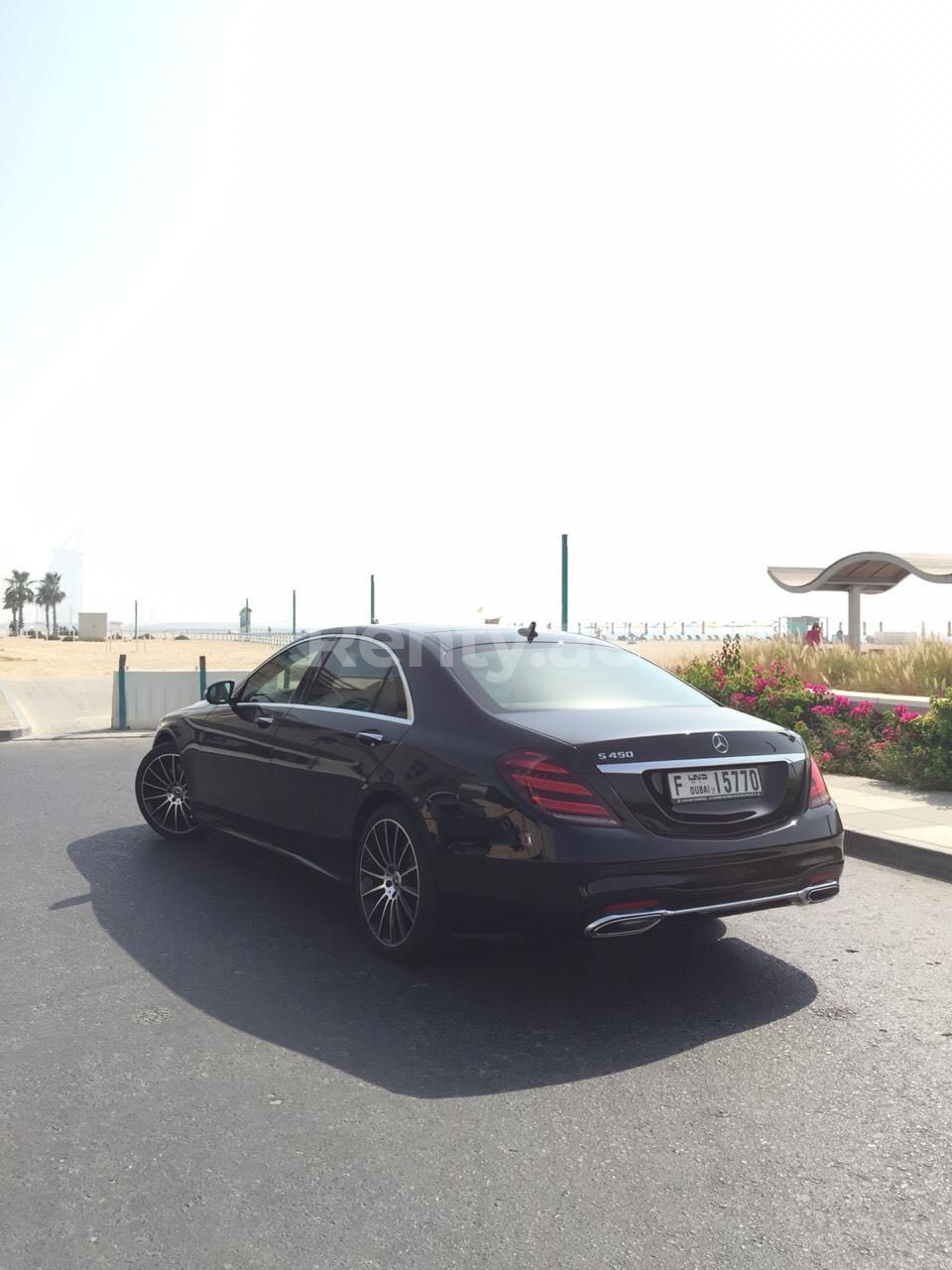 Negro Mercedes S Class en alquiler en Sharjah 0