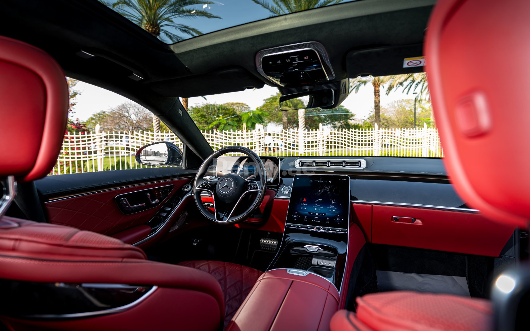 Negro Mercedes S500 en alquiler en Dubai 5