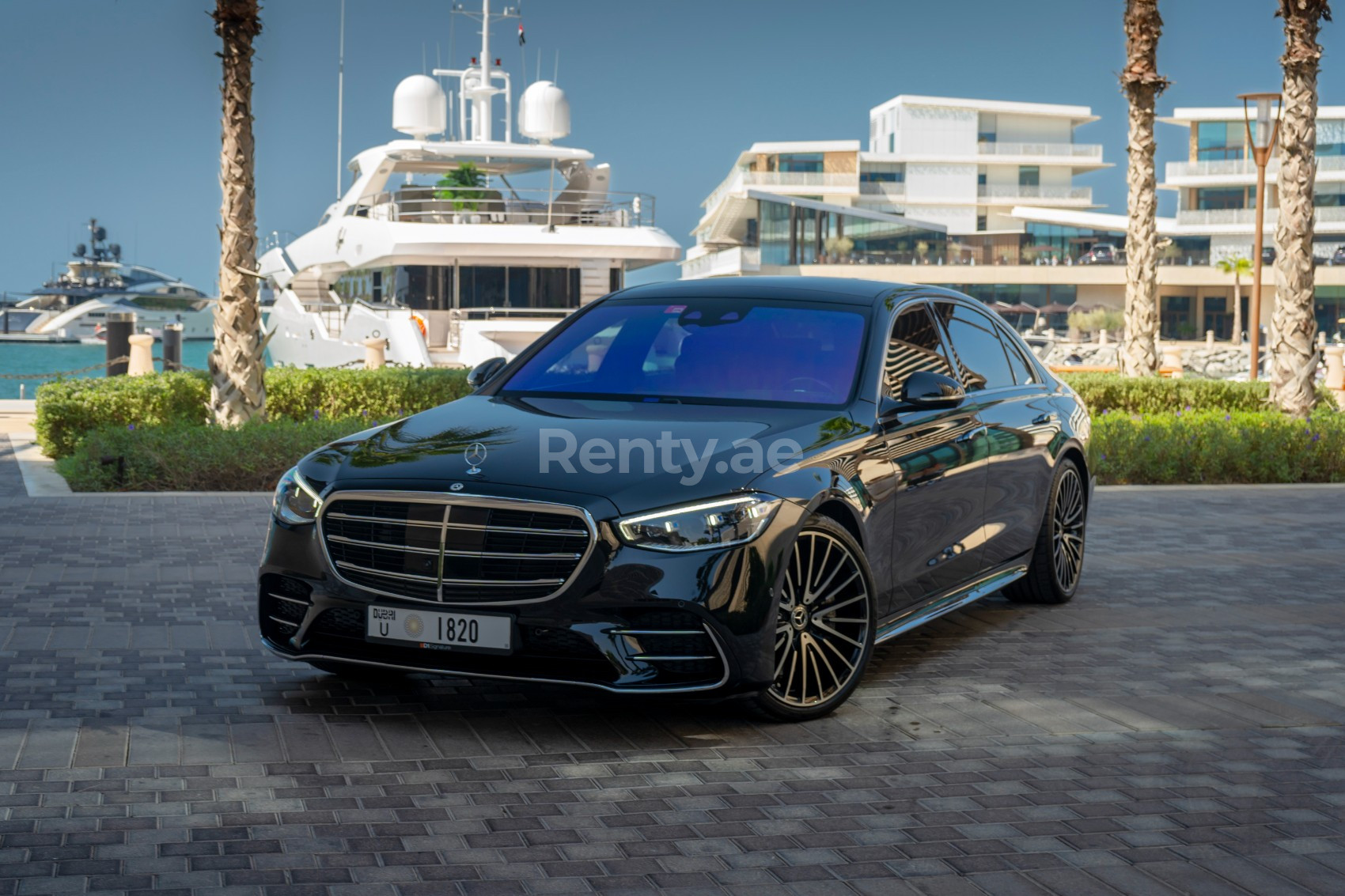 Negro Mercedes S500 en alquiler en Sharjah 0