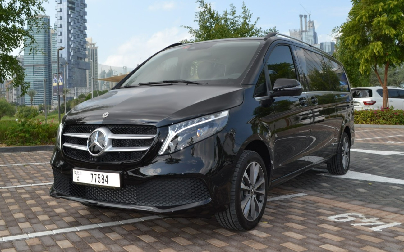 Black Mercedes V250 for rent in Abu-Dhabi