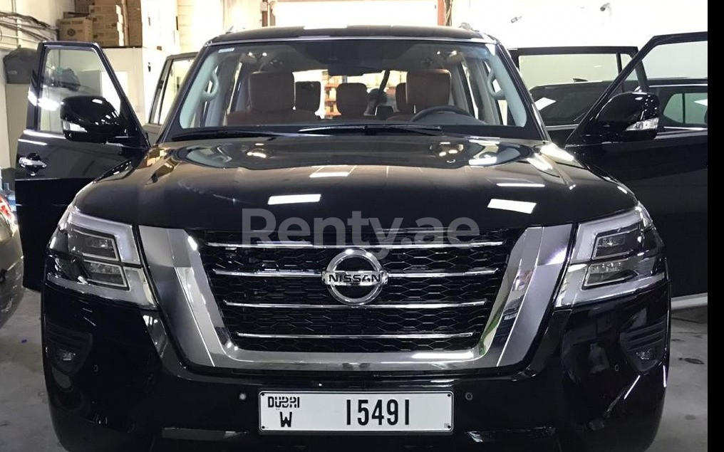 Schwarz Nissan Patrol  V6 Titanium zur Miete in Abu-Dhabi