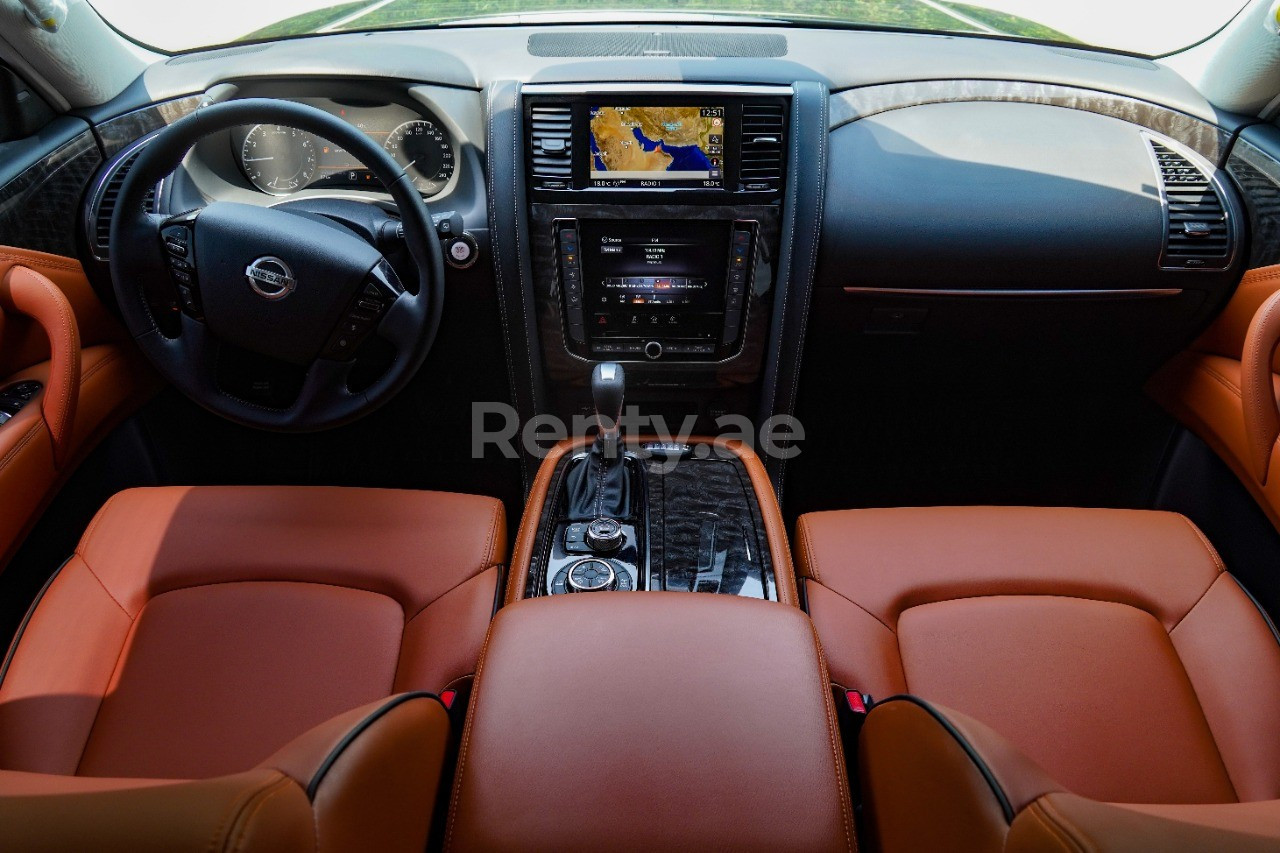 Negro Nissan Patrol  V6 Titanium en alquiler en Abu-Dhabi 1