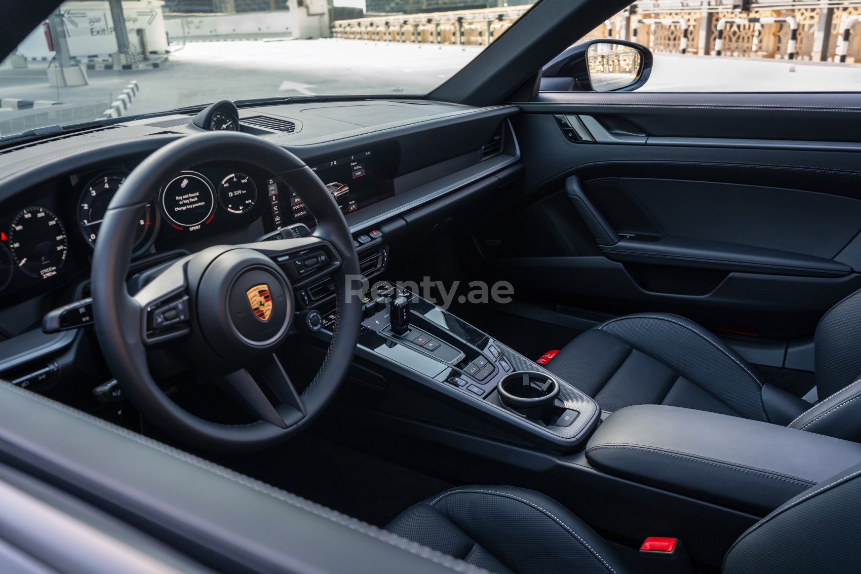 Schwarz Porsche 911 Carrera S zur Miete in Abu-Dhabi 5