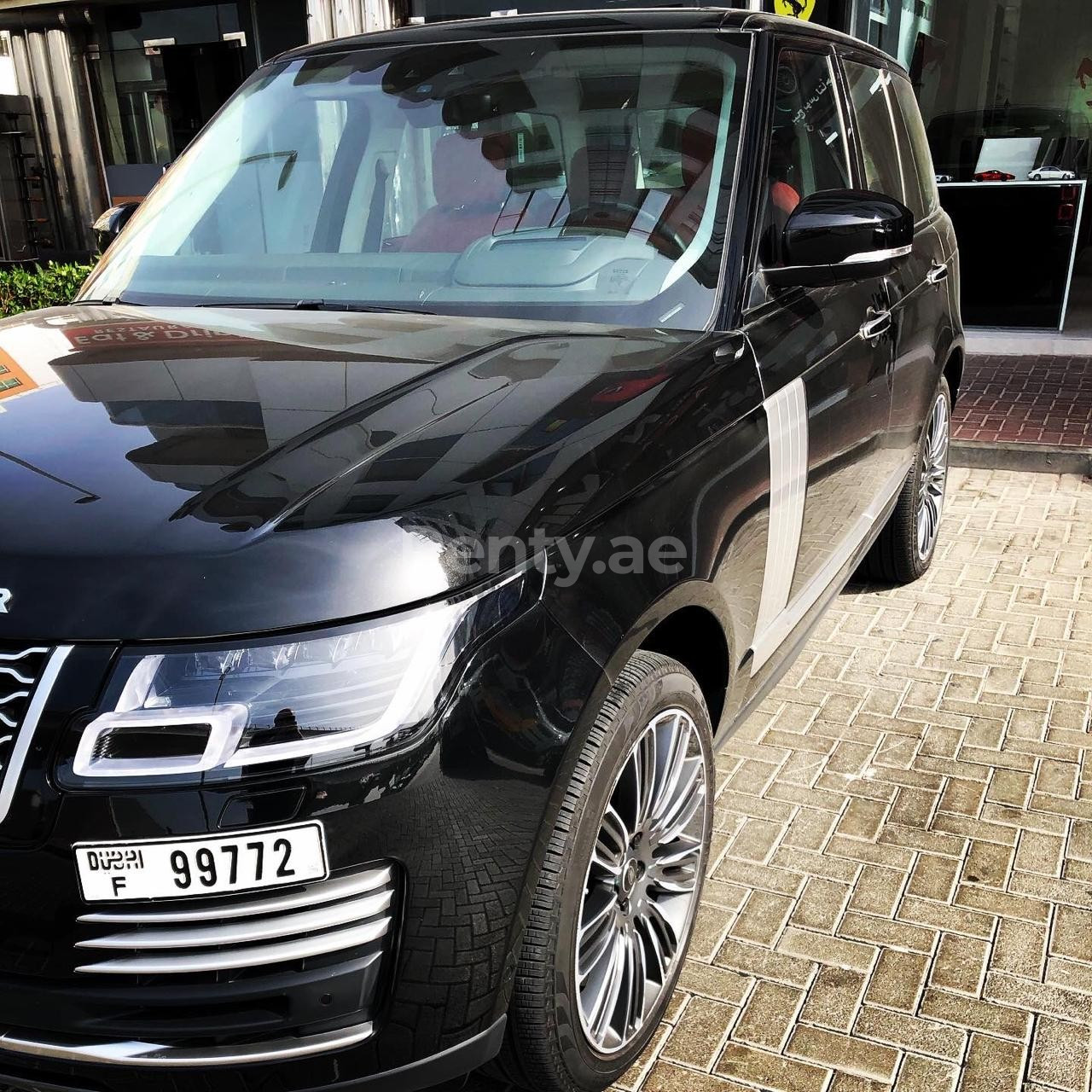 Negro Range Rover Vogue en alquiler en Abu-Dhabi 1