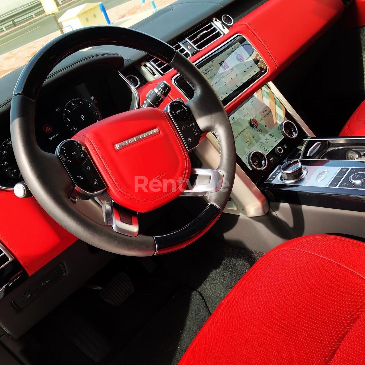 أسود Range Rover Vogue للإيجار في أبو ظبي 2