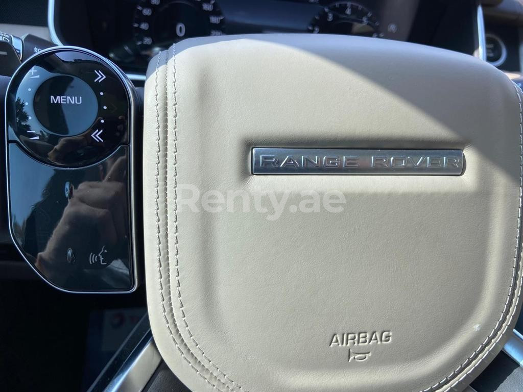 Black Range Rover Vogue HSE for rent in Abu-Dhabi 4