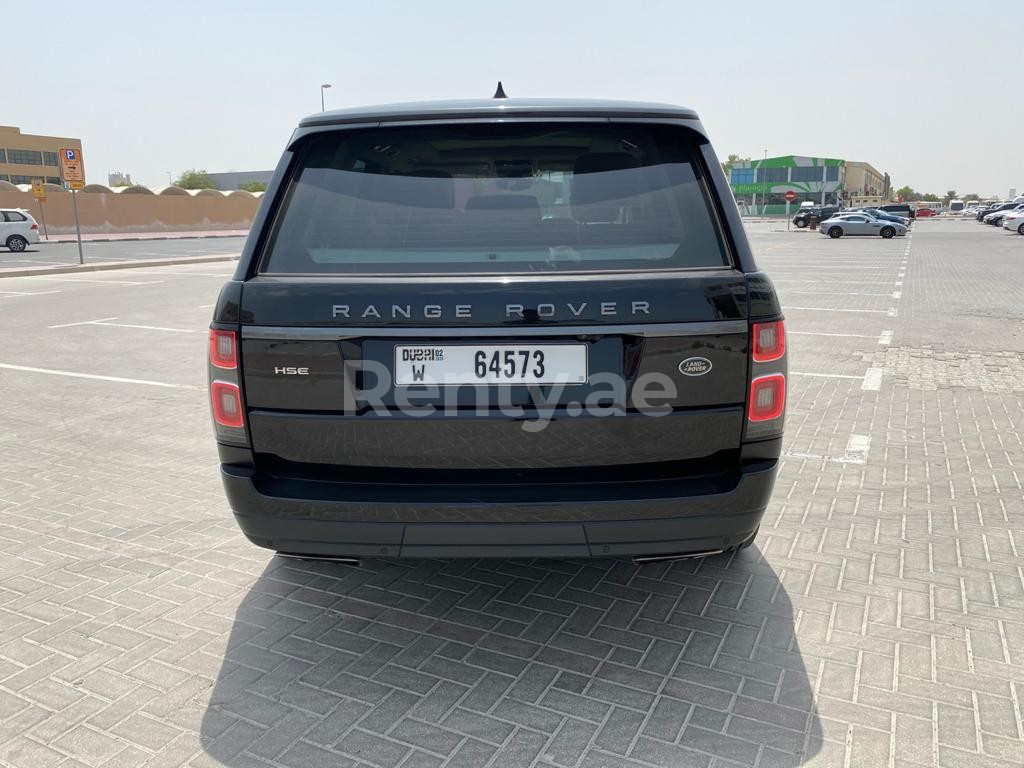 Черный Range Rover Vogue HSE в аренду в Абу-Даби 10