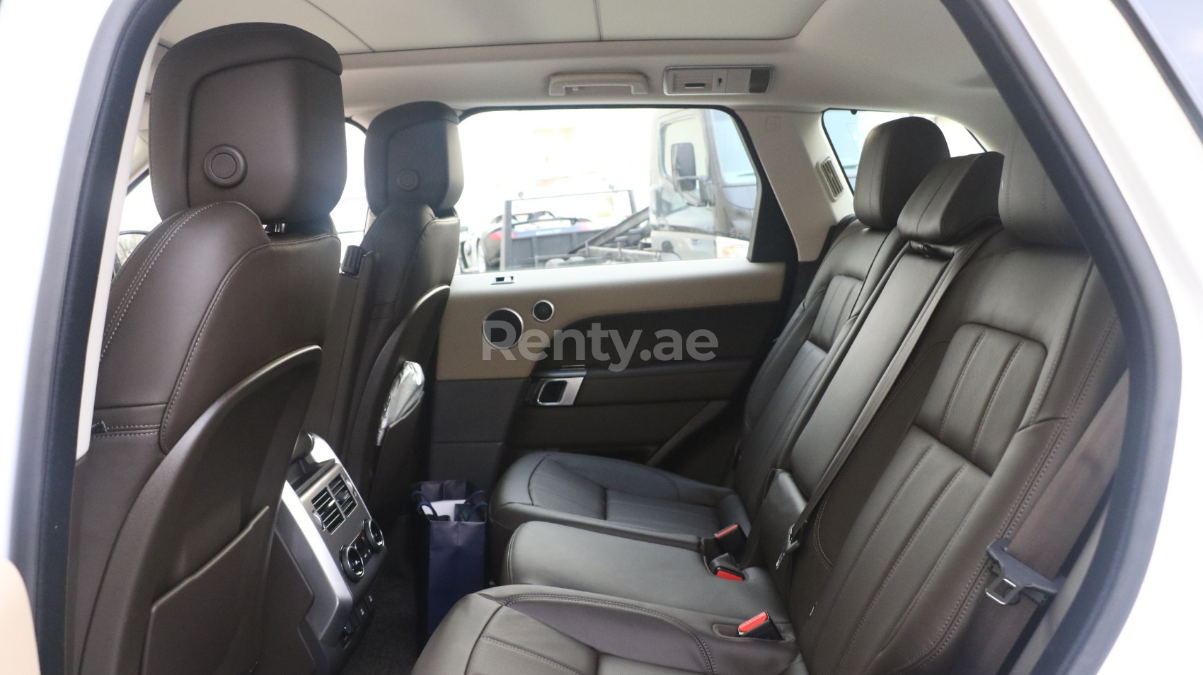 White Range Rover Sport HSE for rent in Abu-Dhabi 1