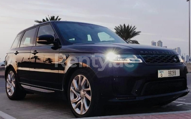 أسود Range Rover Sport للإيجار في الشارقة