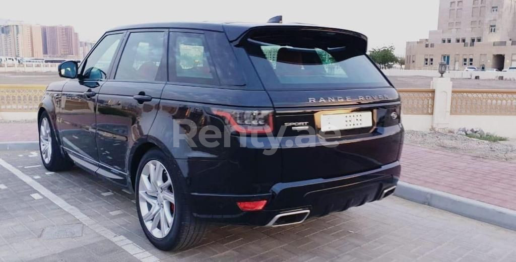 أسود Range Rover Sport للإيجار في الشارقة 2