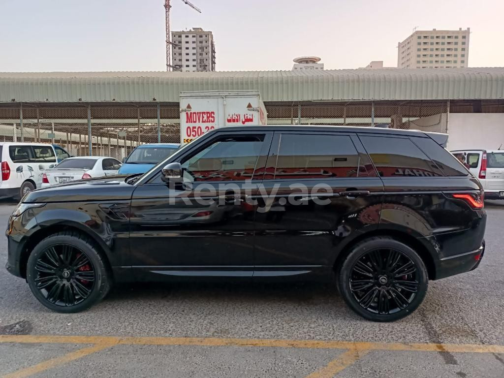 Schwarz Range Rover Sport zur Miete in Sharjah 4