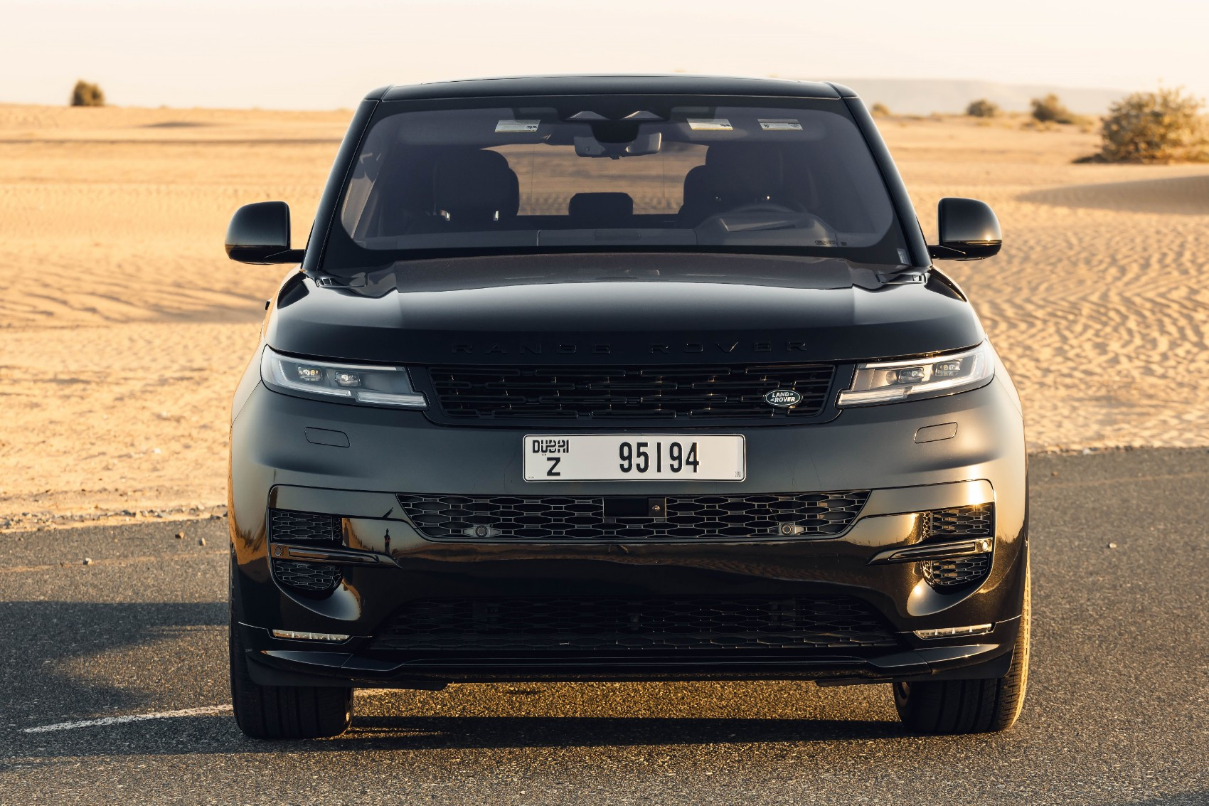 أسود Range Rover Sport للإيجار في دبي 0