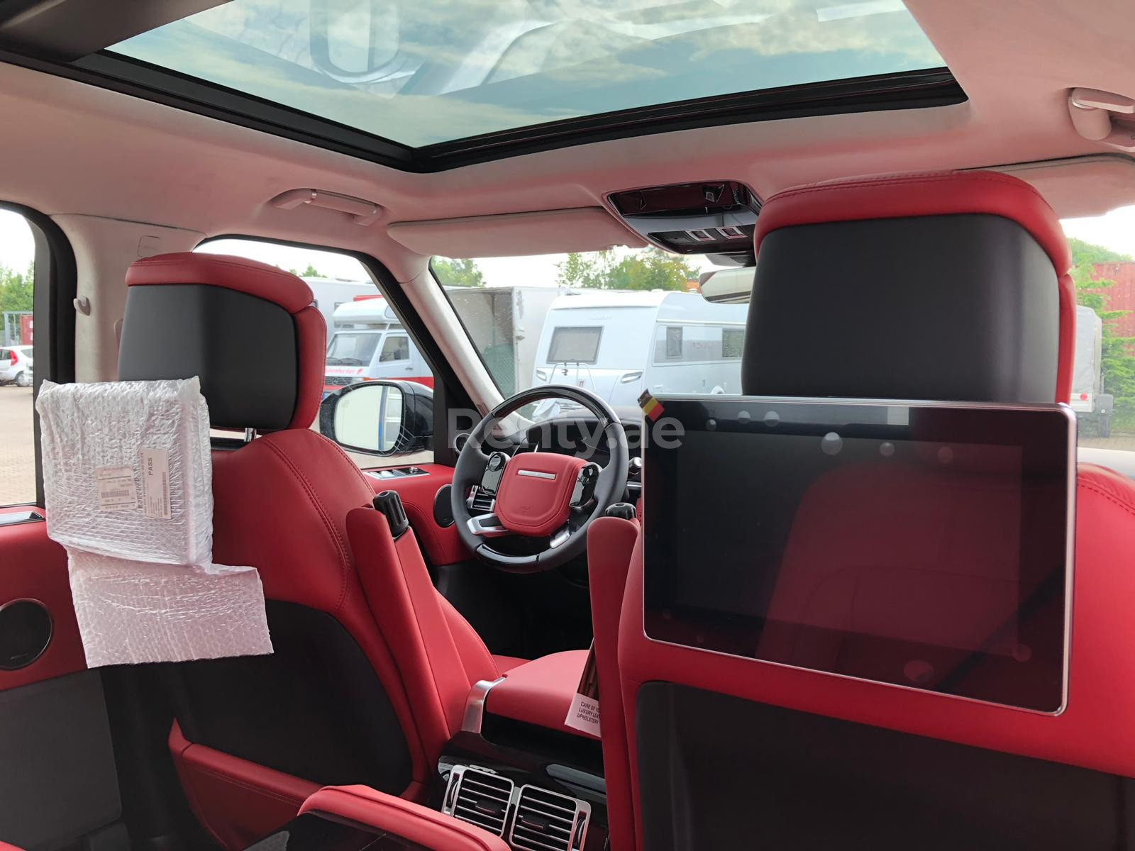 Черный Range Rover Vogue Autobiography Fully Loaded в аренду в Дубай 2