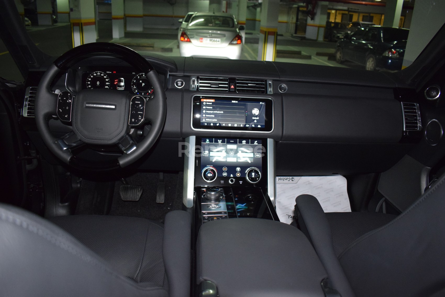 在迪拜租赁黑色 Range Rover Vogue SuperCharged 3