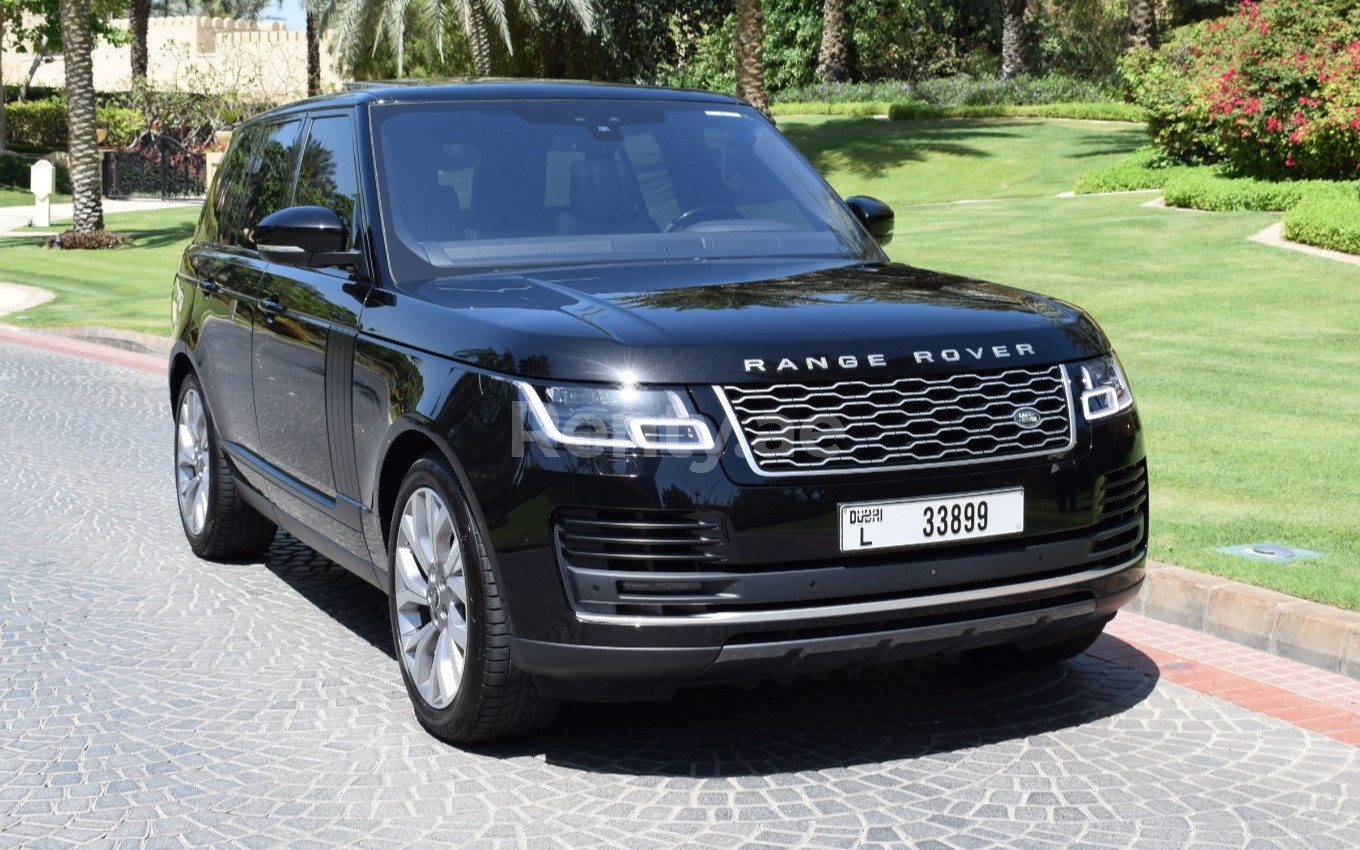 Schwarz Range Rover Vogue SuperCharged zur Miete in Sharjah