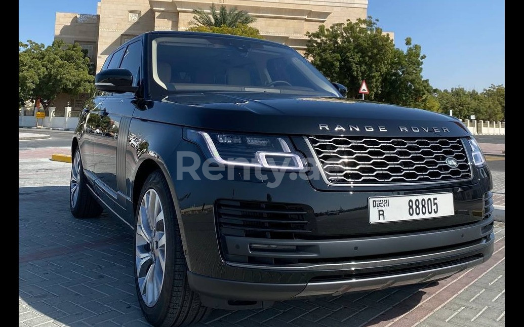 Negro Range Rover Vogue V6 en alquiler en Abu-Dhabi