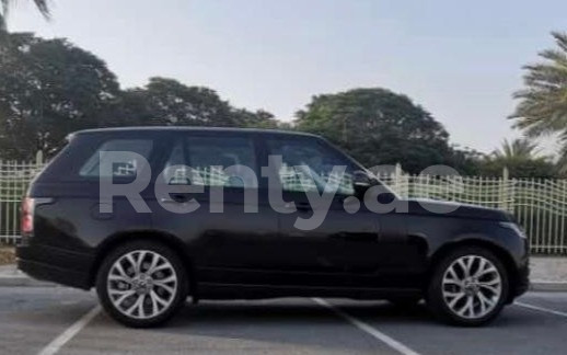 Black Range Rover Vogue for rent in Sharjah