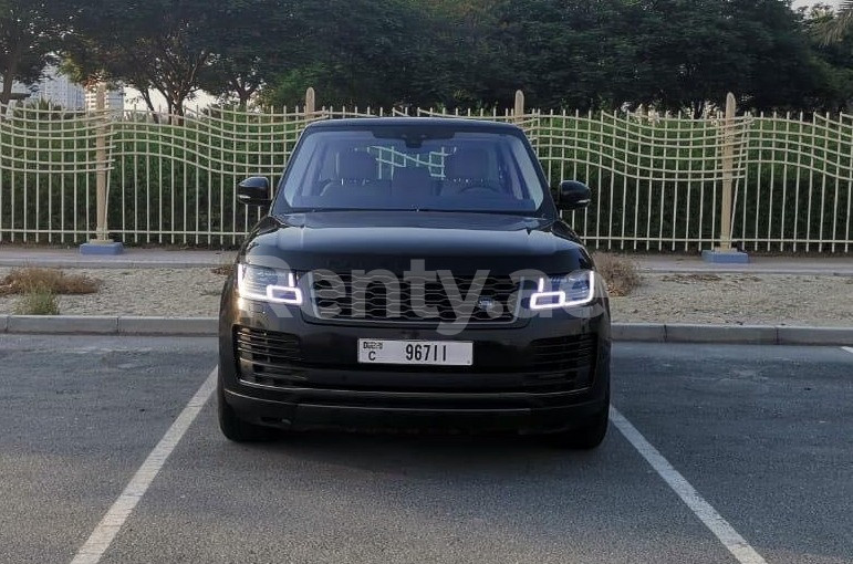 Black Range Rover Vogue for rent in Dubai