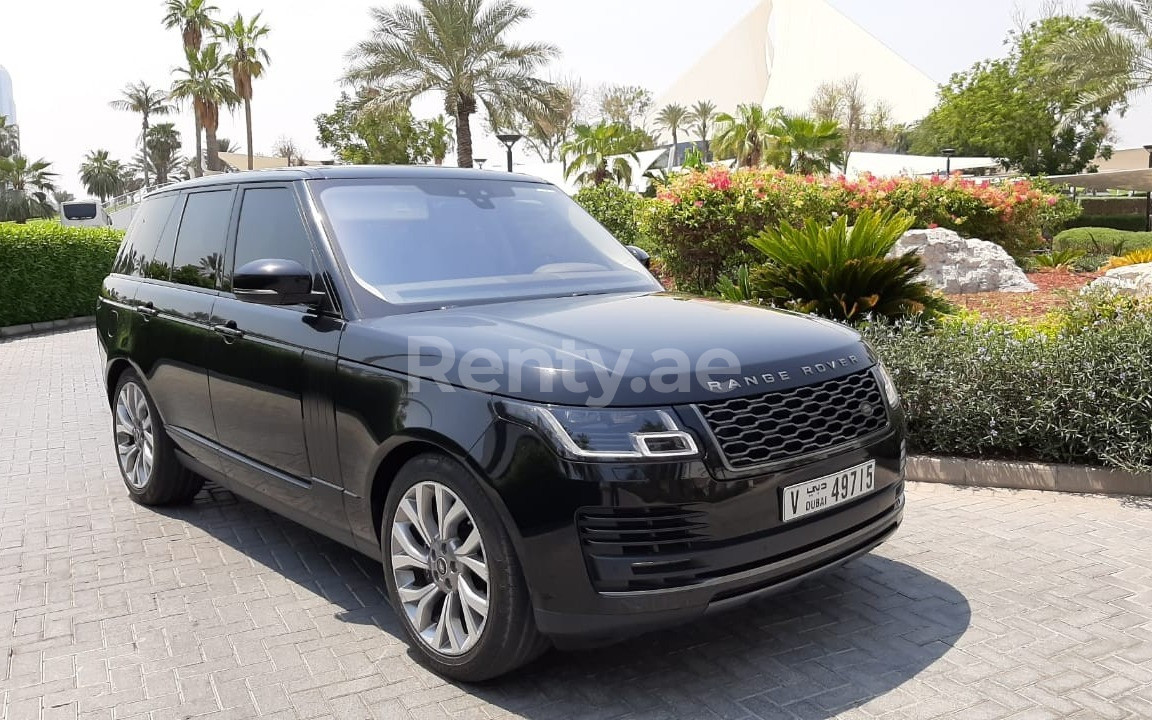 Black Range Rover Vogue for rent in Sharjah