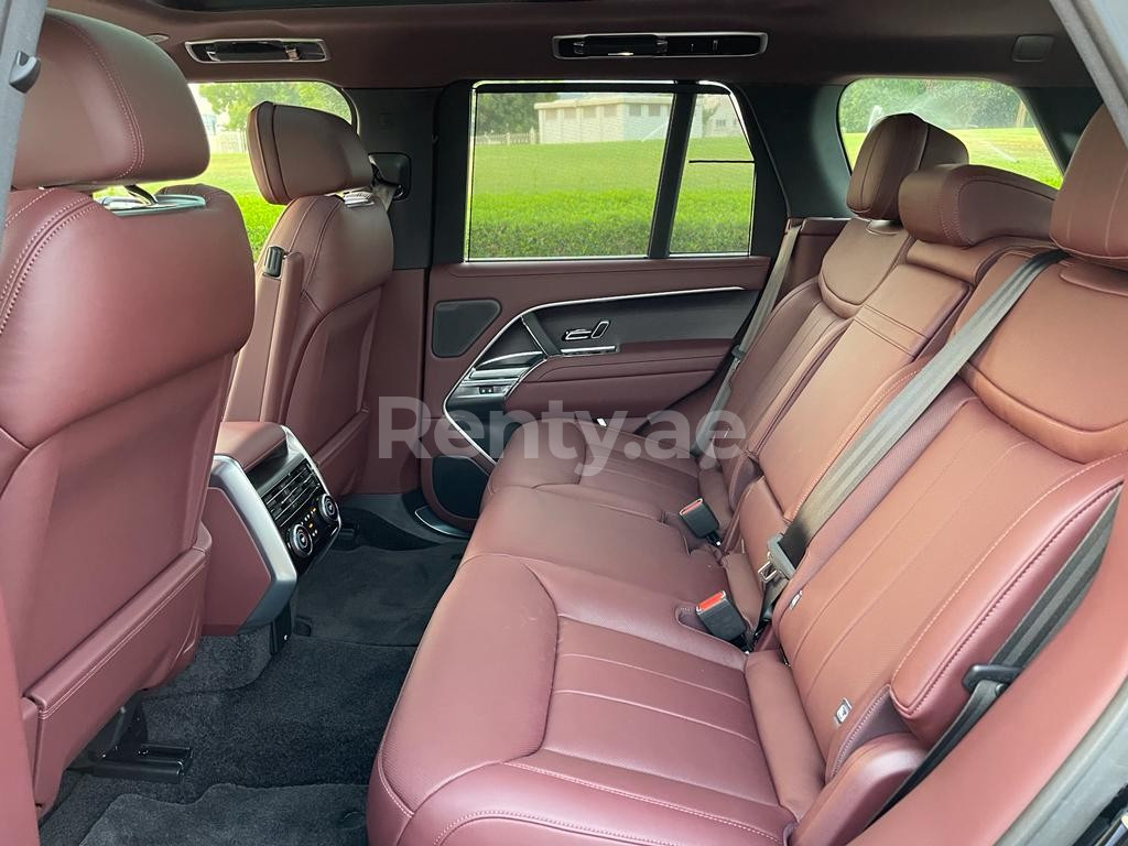 Black Range Rover Vogue for rent in Dubai 6