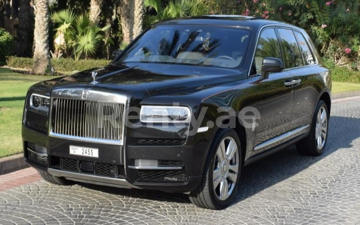 Black Rolls Royce Cullinan for rent in Dubai