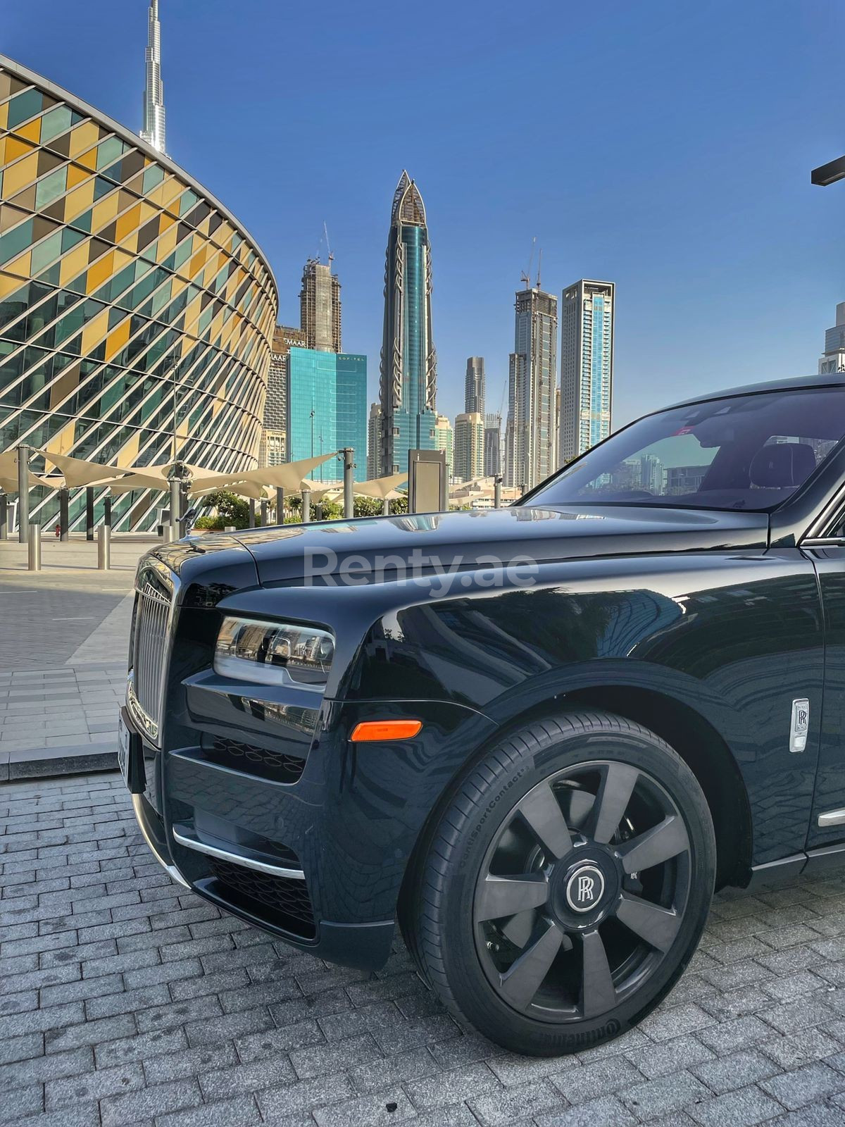 Black Rolls Royce Cullinan for rent in Dubai 4