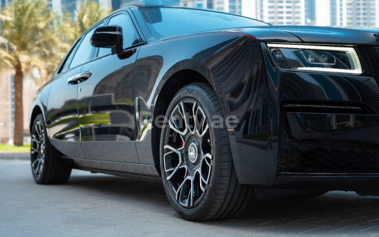 Nero Rolls Royce Ghost Black Badge in affitto a Sharjah 0