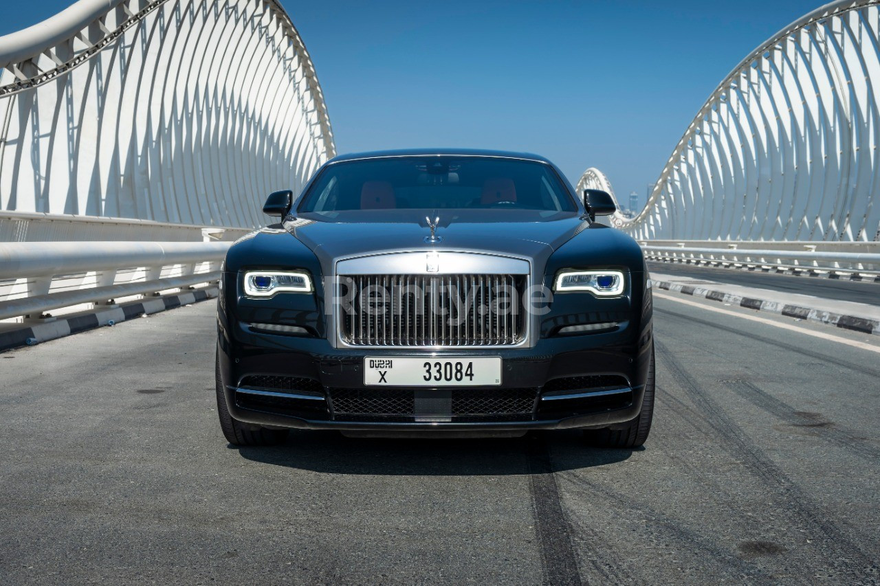 أسود Rolls Royce Wraith Silver roof للإيجار في أبو ظبي 0