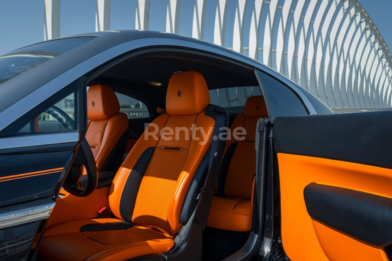 Negro Rolls Royce Wraith Silver roof en alquiler en Abu-Dhabi 4